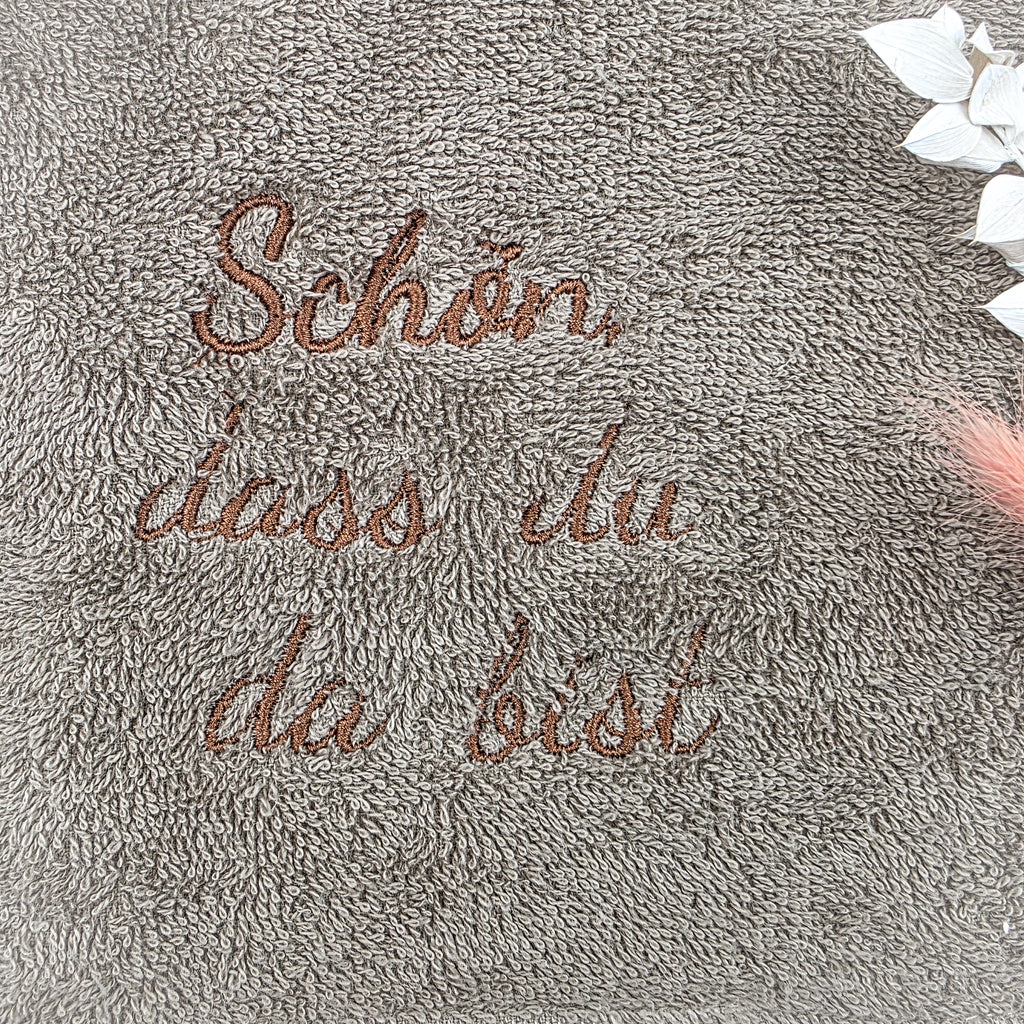 Gästehandtücher im detail braune Schrift